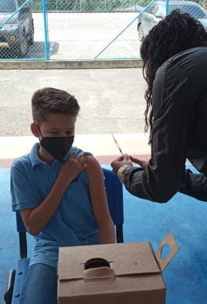 Estudiantes de IEA en proceso de vacunación contra Covid19