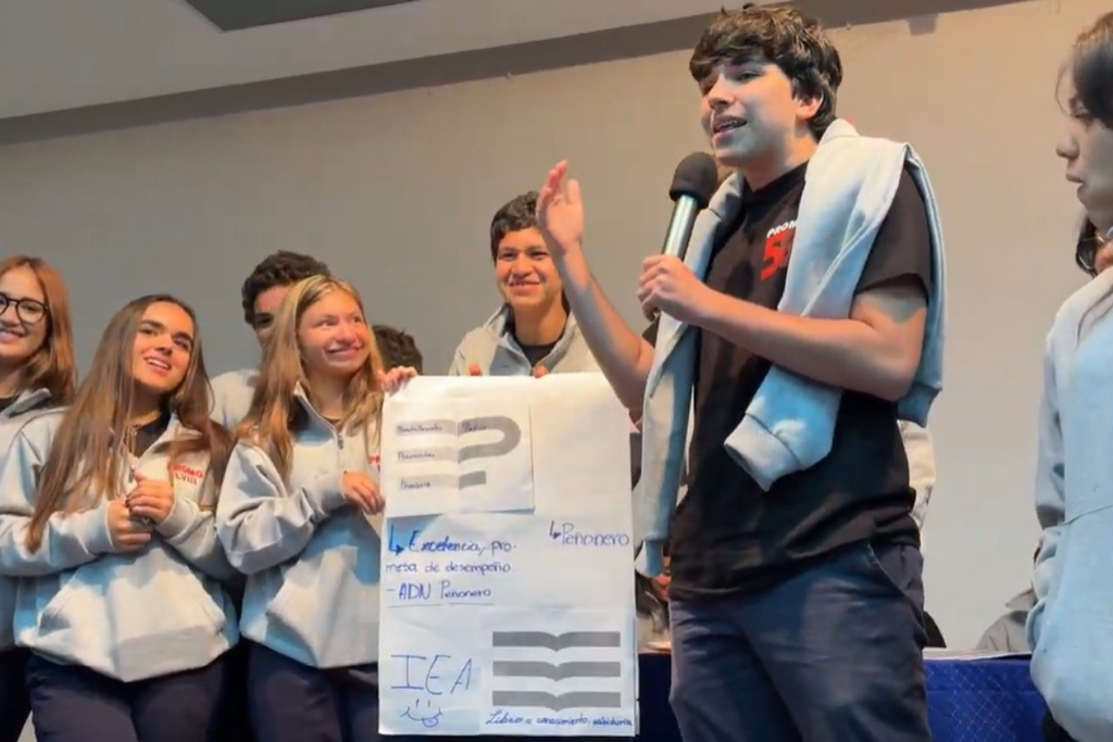 El Peñón dio la bienvenida al año escolar 2026-2027 La Promo 58 en su último primer día de clases