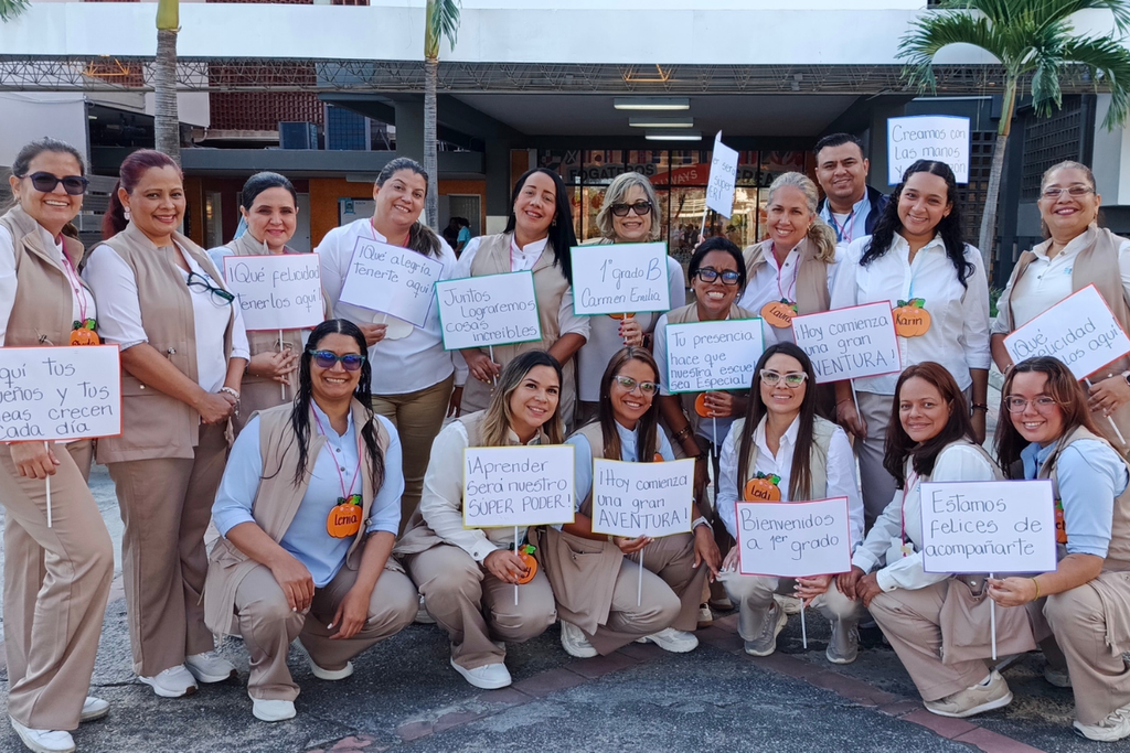 El Peñón dio la bienvenida al año escolar 2026-2027 Bienvenida de las docentes de Primaria al nuevo año escolar