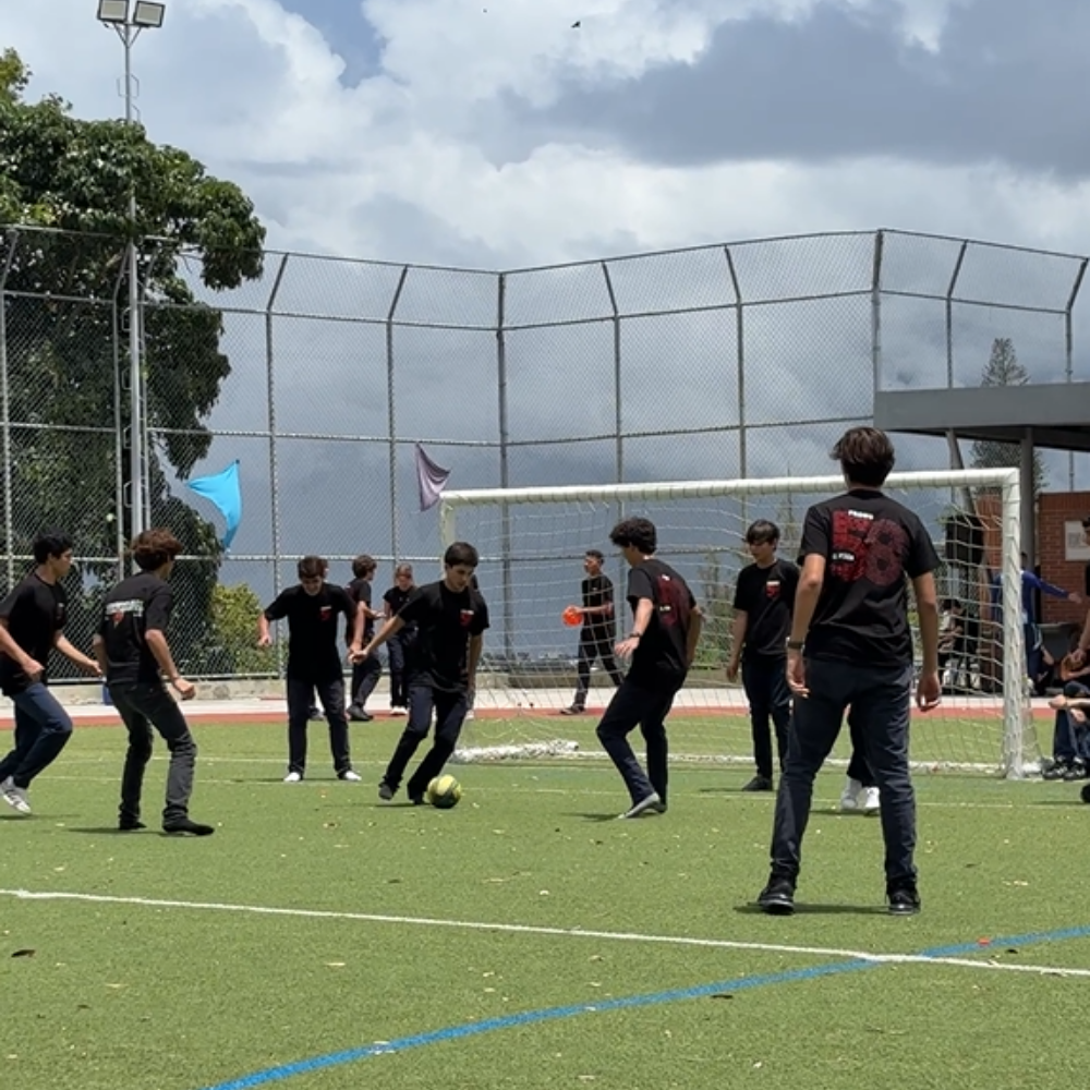 El Peñón dio la bienvenida al año escolar 2026-2027 Promo 58 inician año escolar con juegos y diversión