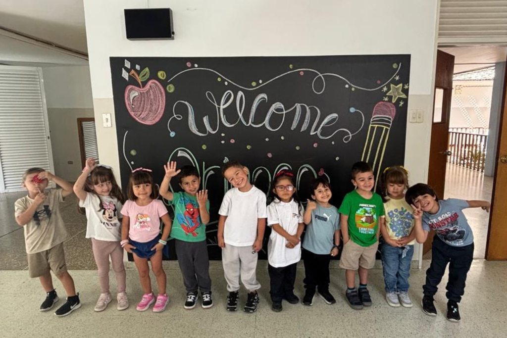 El Peñón dio la bienvenida al año escolar 2026-2027 formato foto para la web (1200 x 800 px) (5)